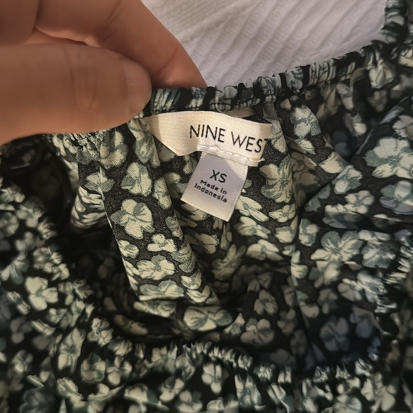 NWT NINE WEST FLORAL TOP - Picture 3 of 3